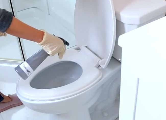 How can I clean a toilet with a bowl cleaner