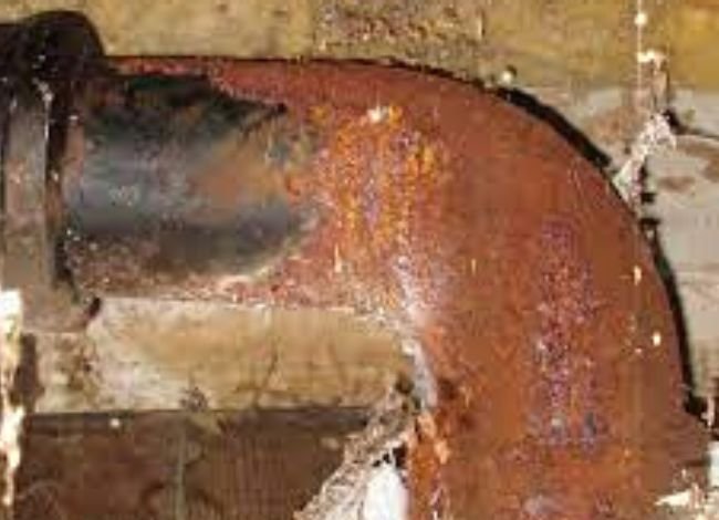 Rust of the toilet pipe