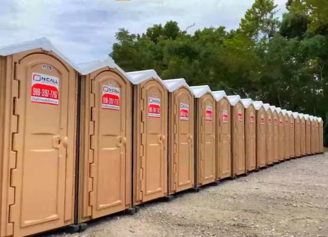 Standard porta potty